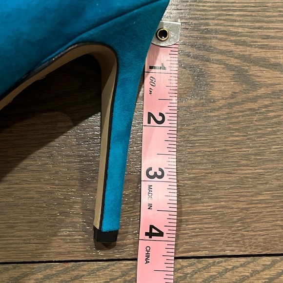 New Vince Camuto Vibrant Turquoise Suede Heels Size 7.5 - Picture 9 of 10